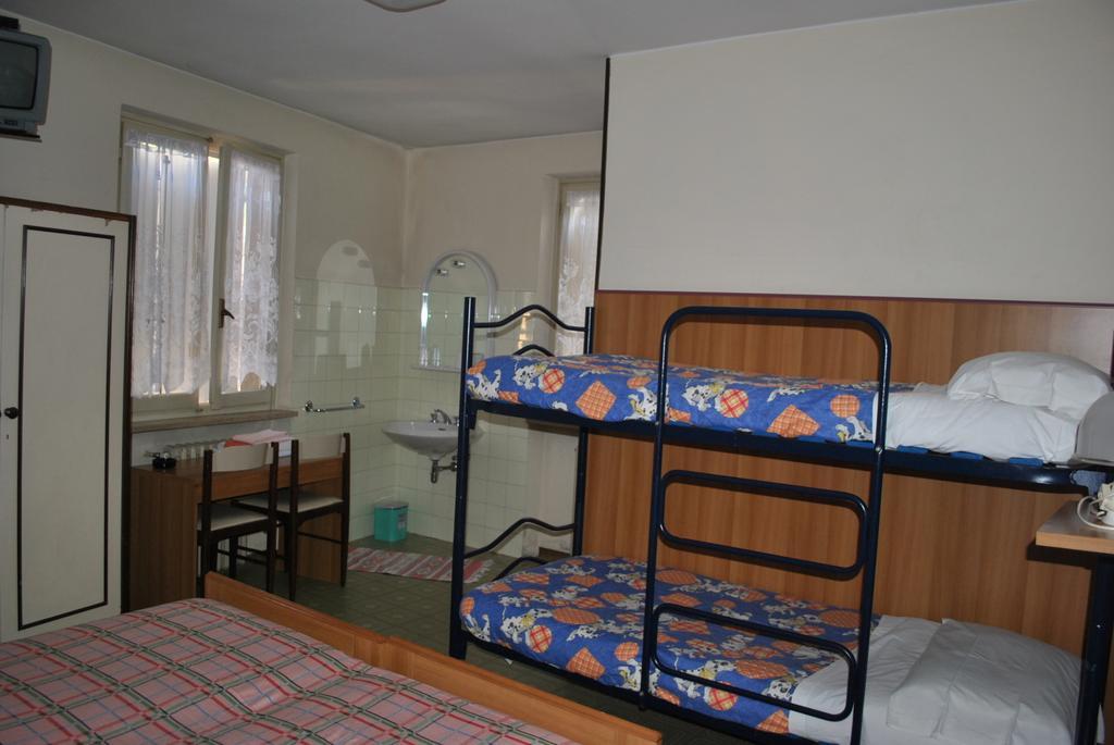 Albergo Alla Rocca Γκάρντα Δωμάτιο φωτογραφία