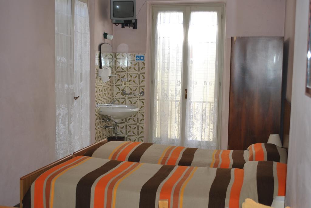 Albergo Alla Rocca Γκάρντα Δωμάτιο φωτογραφία