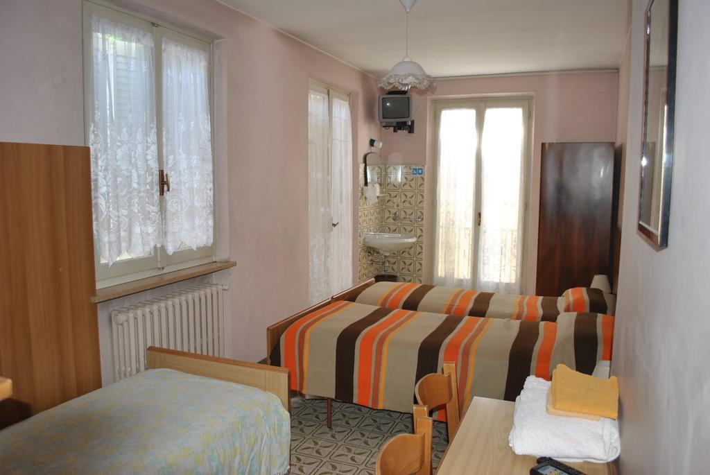 Albergo Alla Rocca Γκάρντα Δωμάτιο φωτογραφία